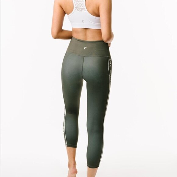 Zyia Active Olive Logo Stripe Light N Tight Hi-Rise Capri 20" Leggings, Size 4 - Picture 2 of 8